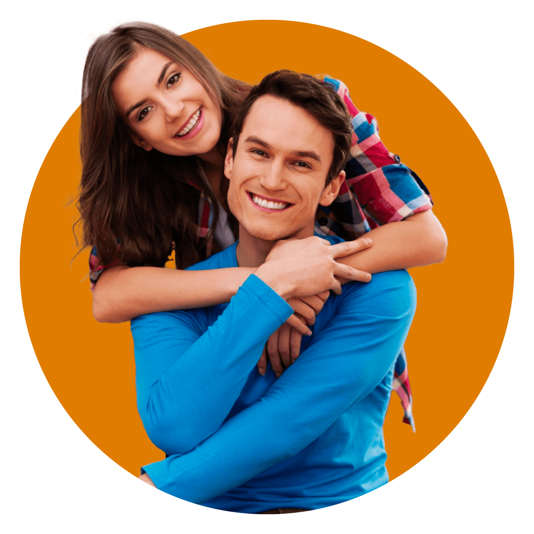 Pareja feliz en su depa nuevo